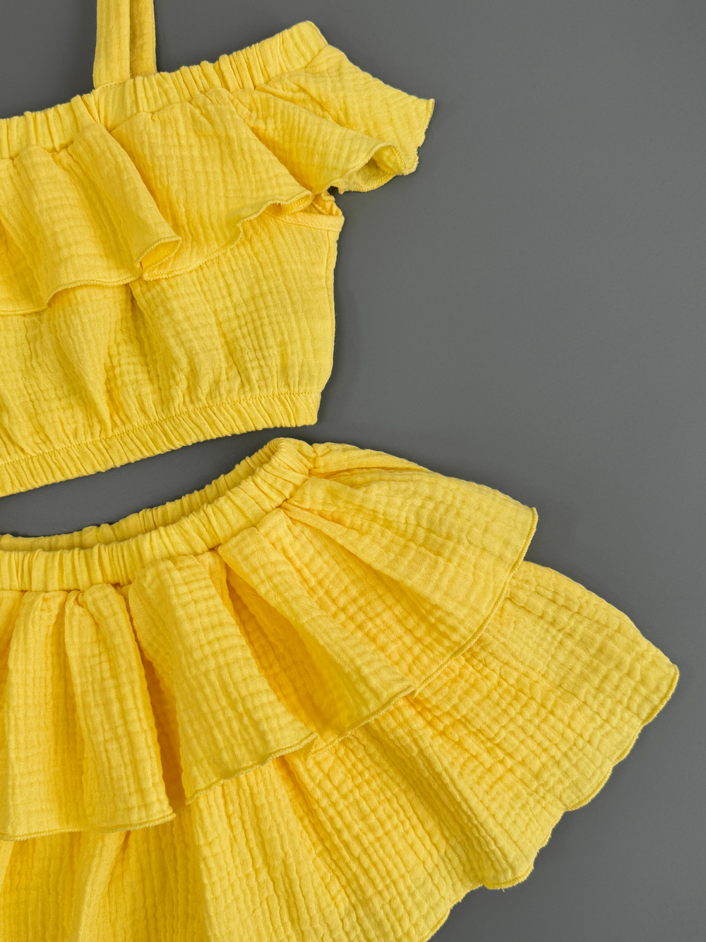 Костюм из муслина топ и юбка-шорты, желтый