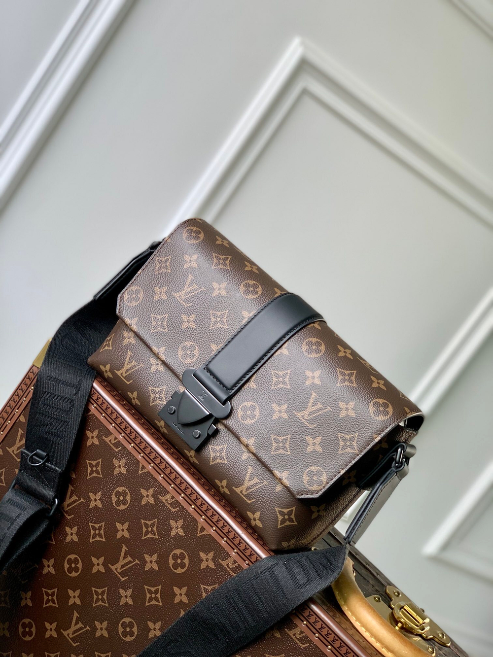 Louis Vuitton S-Cape Messenger Bag