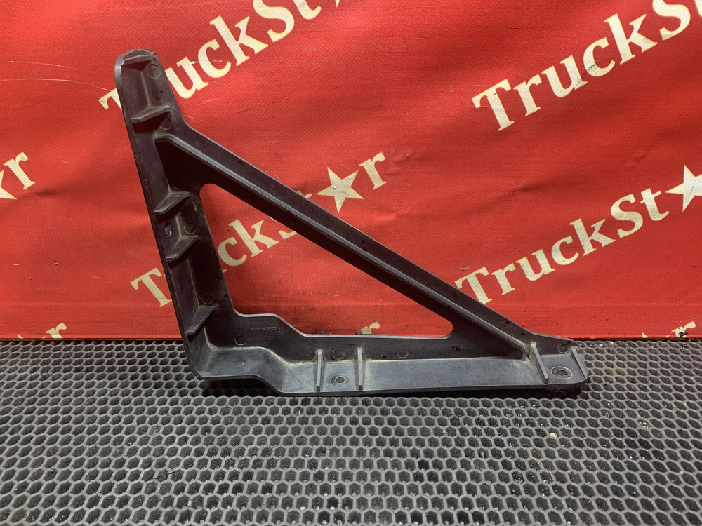 Кронштейн спойлера верхнего правый