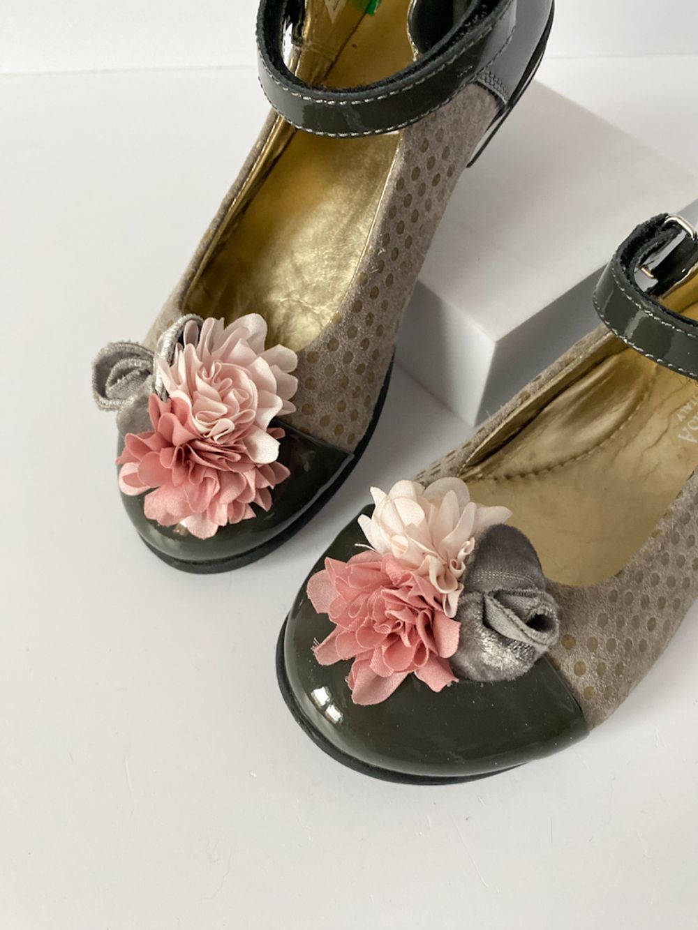 Новые лаковые туфли Monnalisa, 28