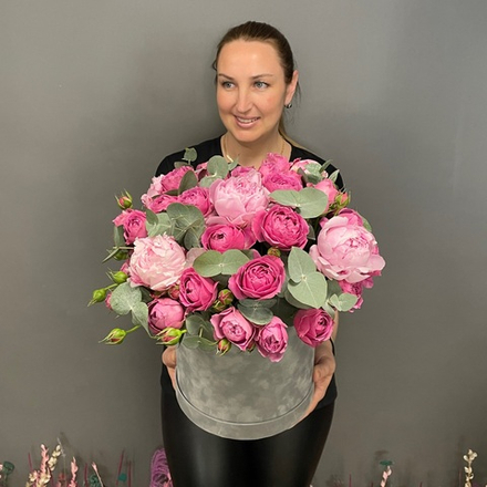 Букет цветов «Velvet petal ensemble» в сером бархате