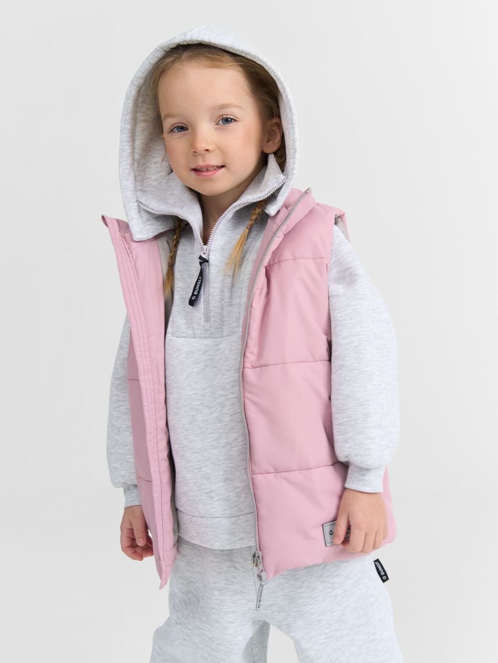 Жилет на молнии с капюшоном "Орхидея"