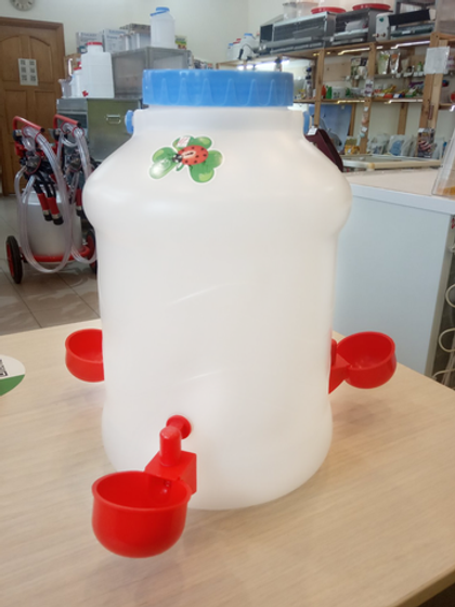 Ёмкость с чашечными автоматическими поилками 10 л