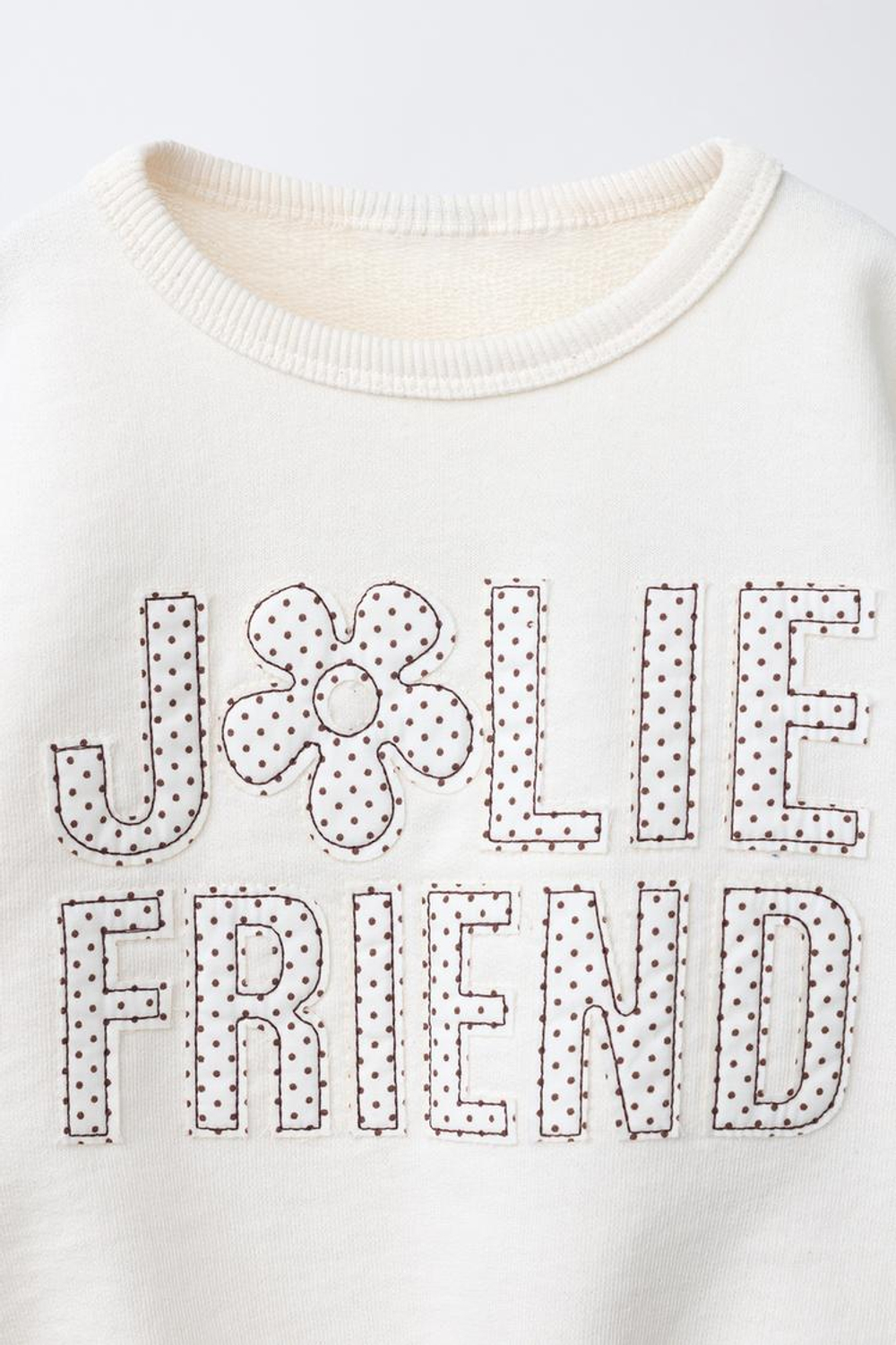 ZARA ТОЛСТОВКА С ТЕКСТОВЫМ ПРИНТОМ В ГОРОШЕК, ЭКРЮ