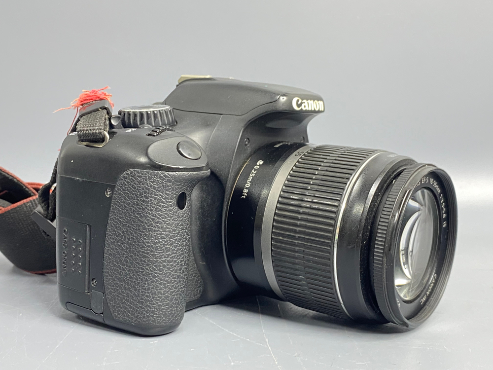 Canon 550D Kit 18-55mm IS 15200 кадров