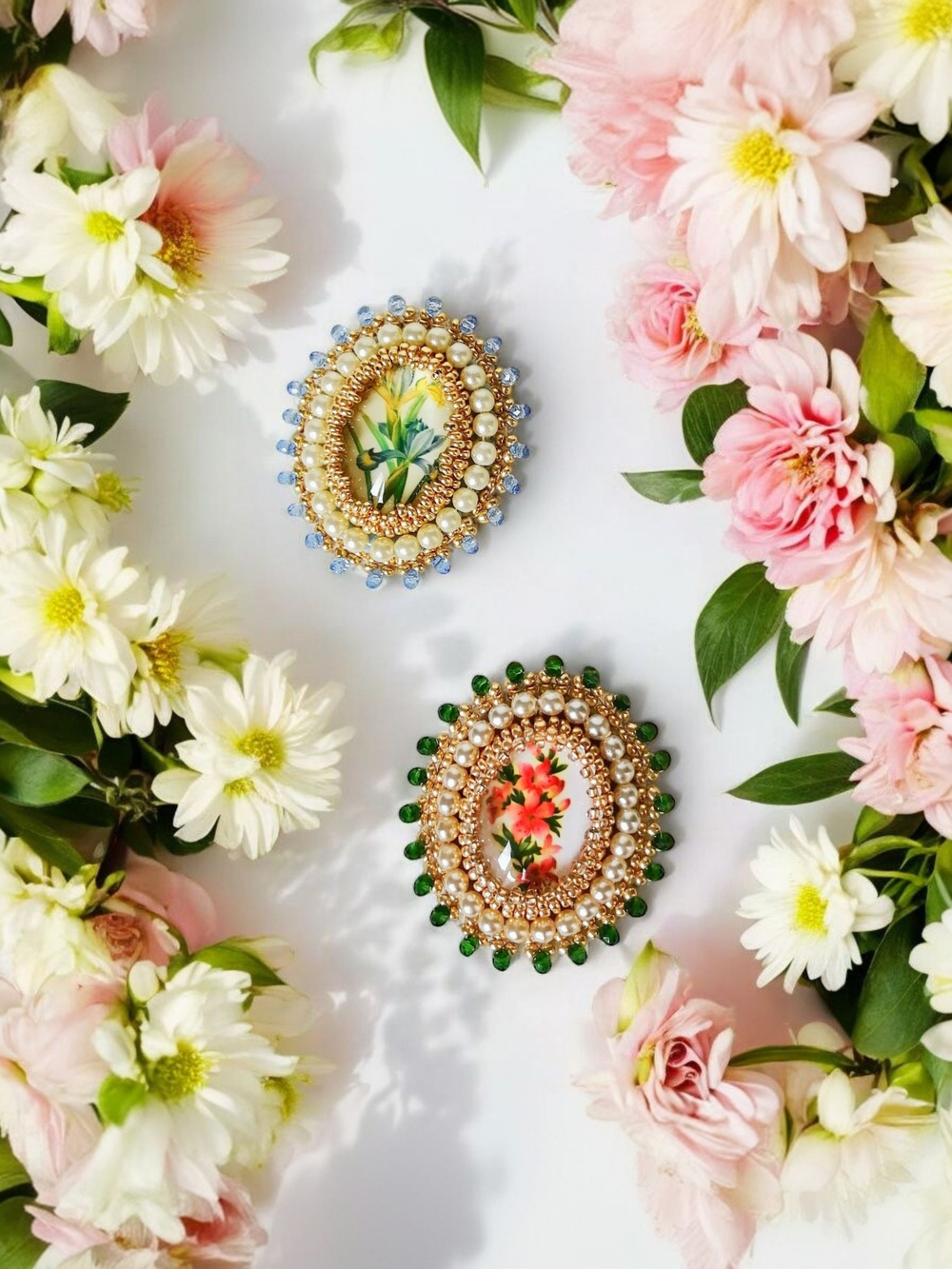 Брошь из бисера "Цветы"