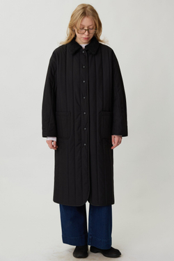 Стеганое пальто черного цвета