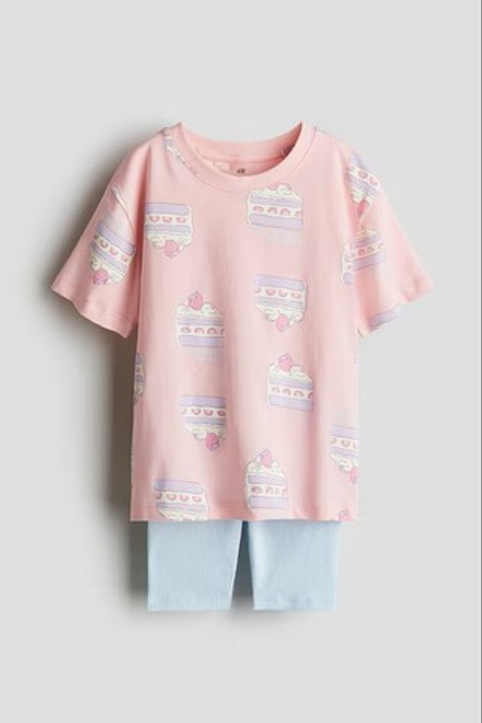 H&M Комплект из футболки и шорт с принтом, светло-розовый