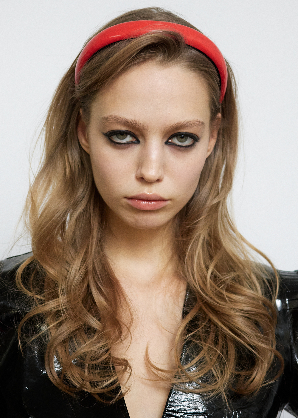 Тонкий ободок из красного латекса