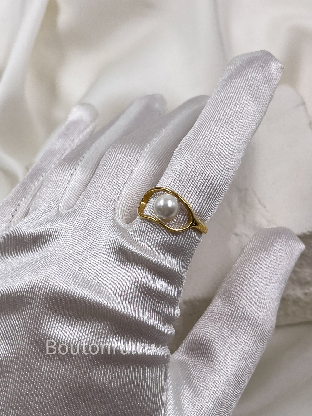 Кольцо золотистое с жемчужиной (скидка)