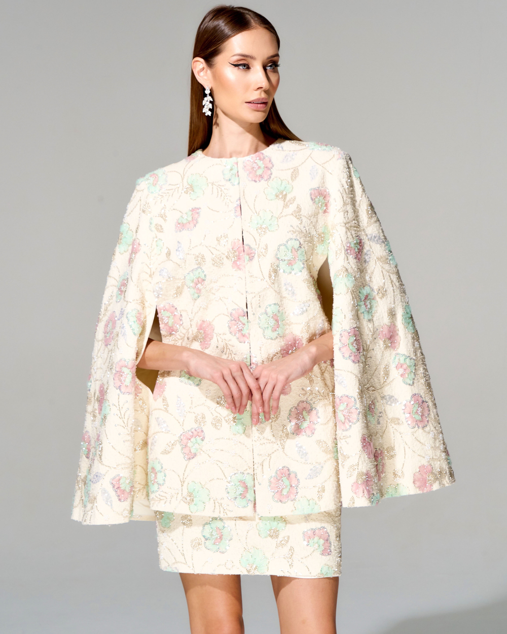 Кейп с вышивкой ручной работы