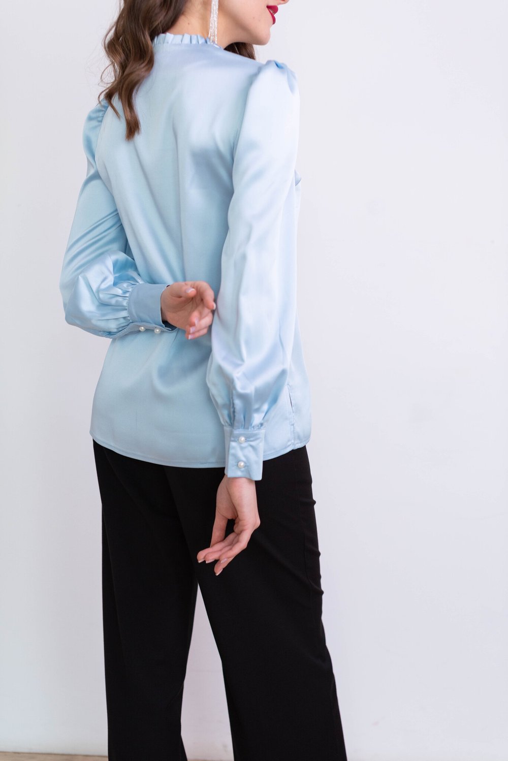 Блуза с рюшами в голубом цвете