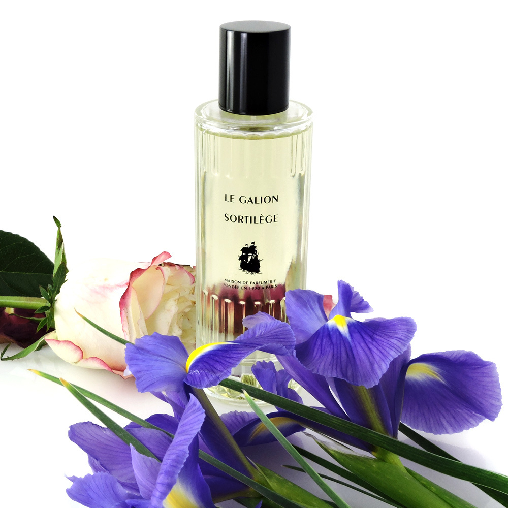 Le Galion Sortilege — парфюмерная вода для женщин. Роскошные цветы и альдегиды, мускус и амбра, мимоза, нарцисс и сандал.
