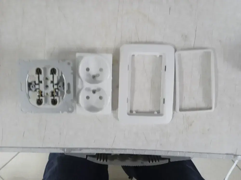 Розетка Makel Lilium двойная внутренняя белая 70017