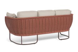 "Фиджи" диван 3-местный плетеный из роупа, каркас алюминий коричневый (RAL8016) муар, роуп красный (8372) круглый tex, ткань Mossle бежевая