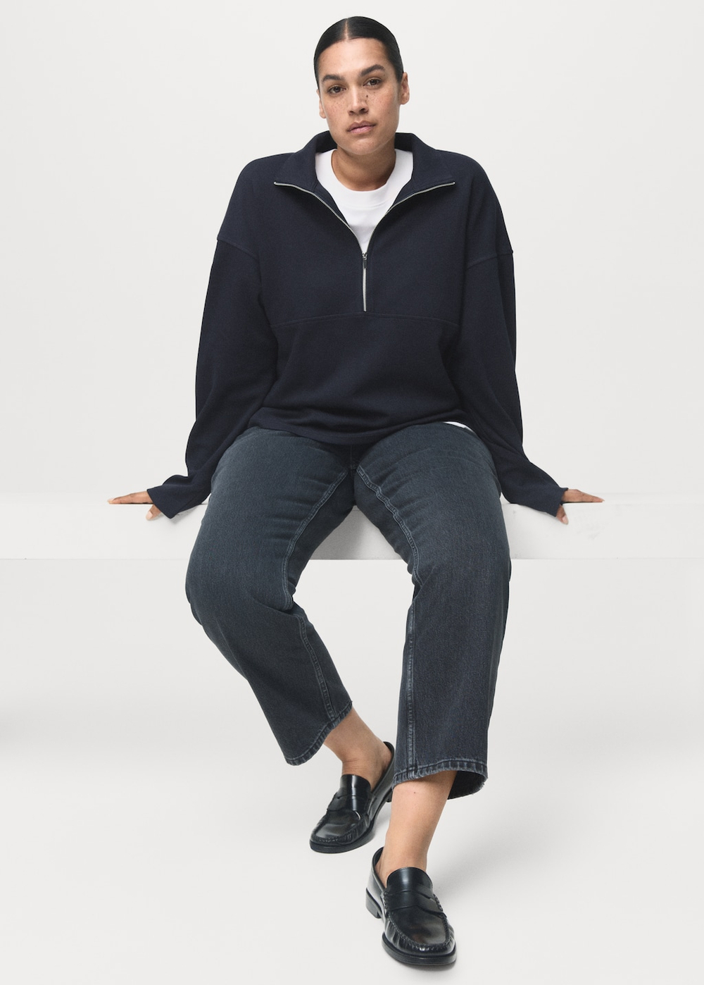 Толстовка с высоким воротником и молнией