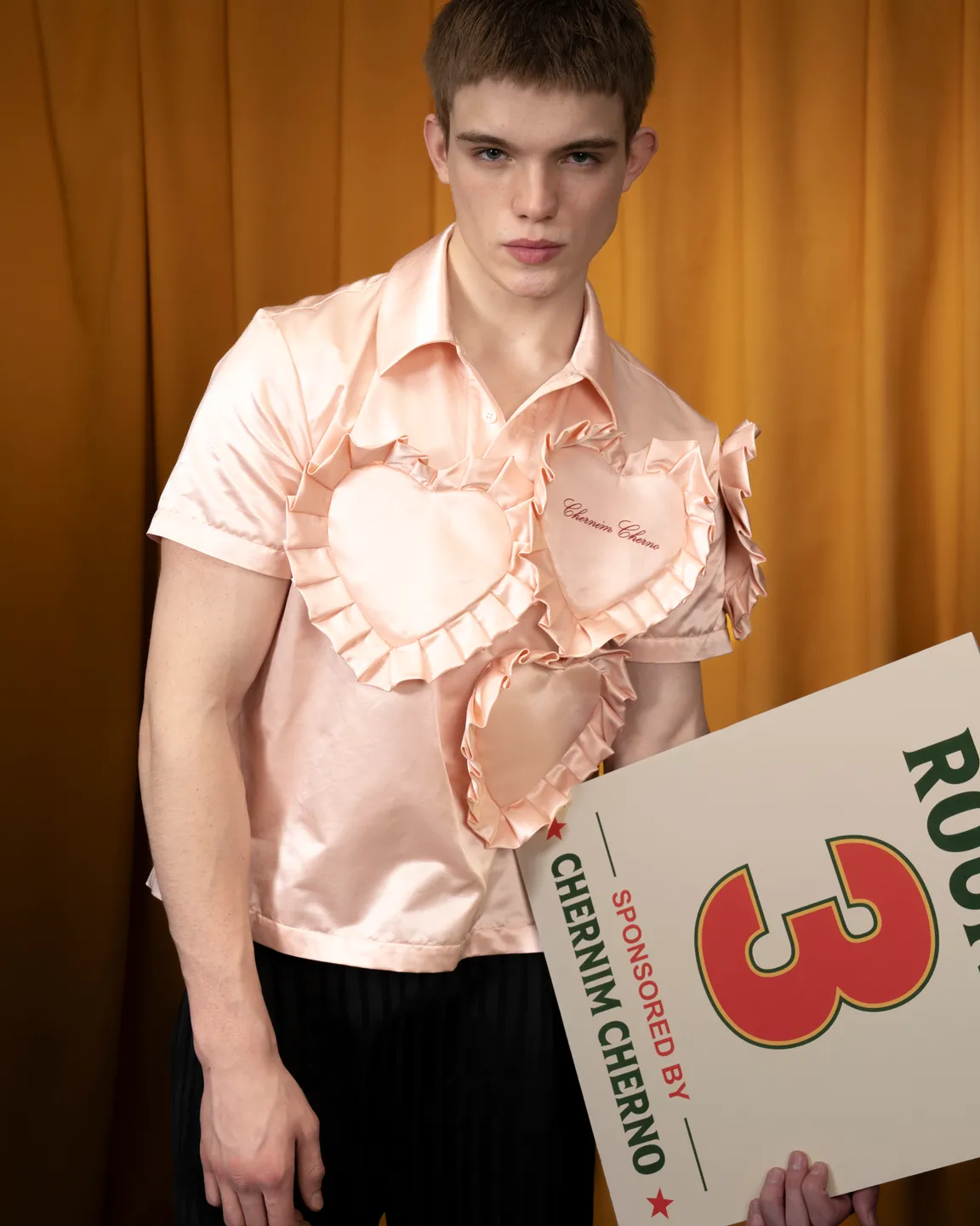 Розовая футболка 