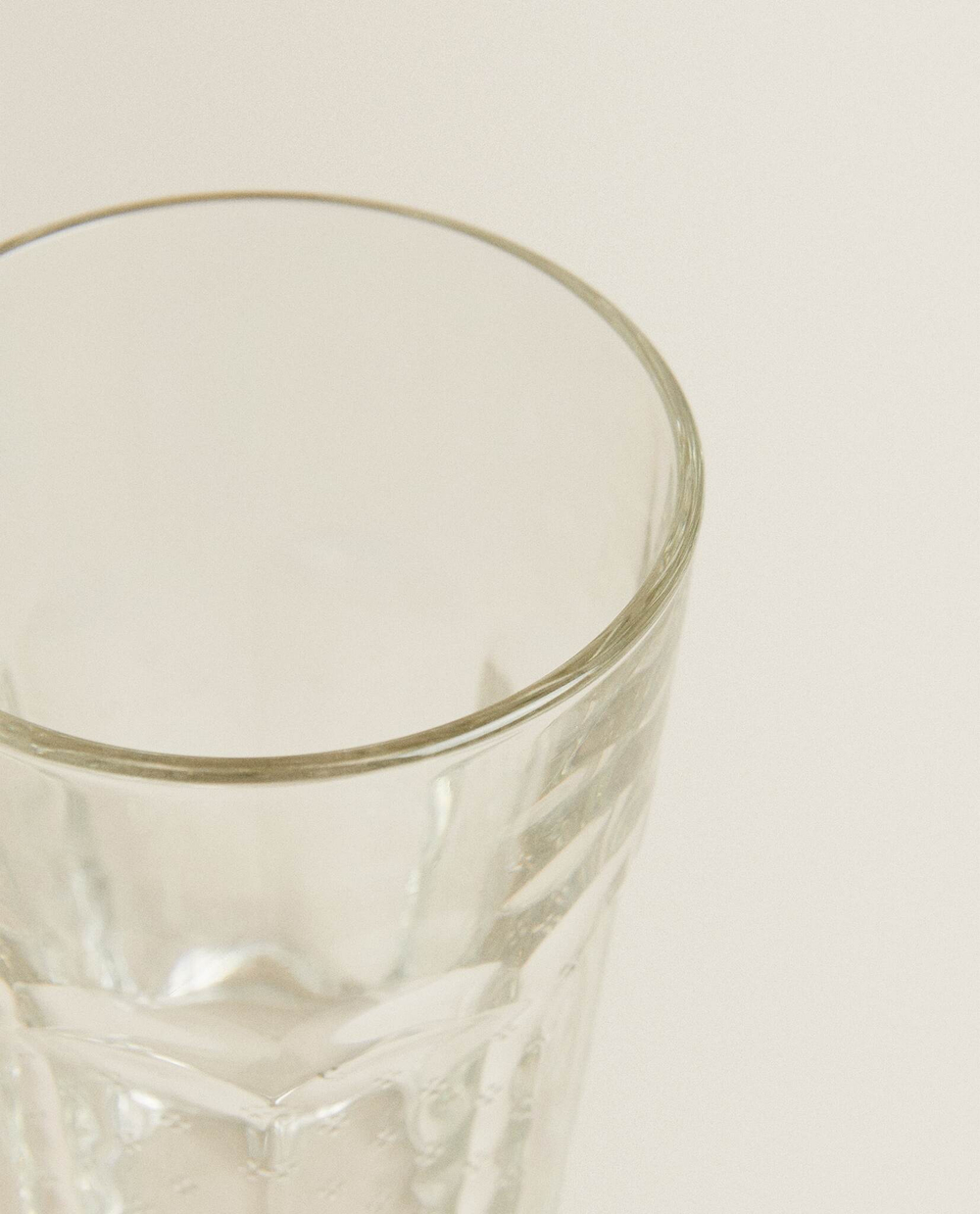 ZARA HOME СТЕКЛЯННЫЙ СТАКАН С РЕЛЬЕФНЫМ ДИЗАЙНОМ