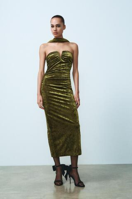 ZARA БАРХАТНОЕ ПЛАТЬЕ БЕЗ БРЕТЕЛЕЙ, ЦВЕТ ЗЕЛЕНЫЙ ТРАВЫ