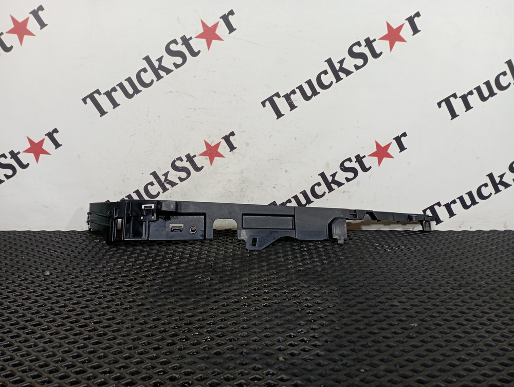 Накладка стеклоочистителя правая