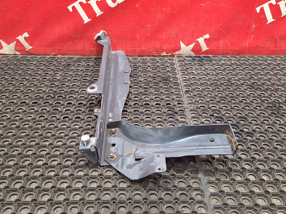 Кронштейн бампера левый