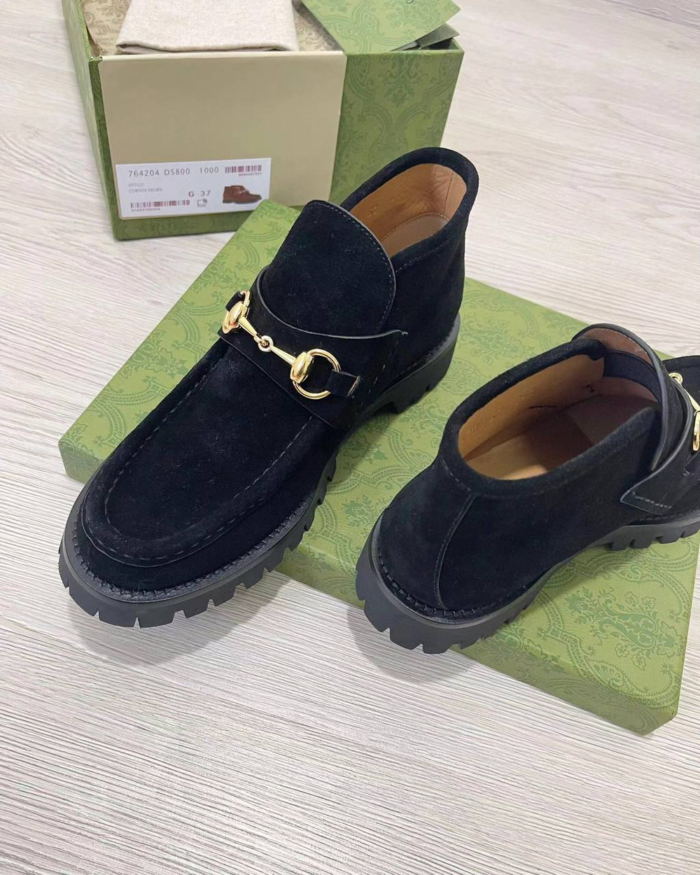 Женские ботинки Gucci черные с золотым элементом