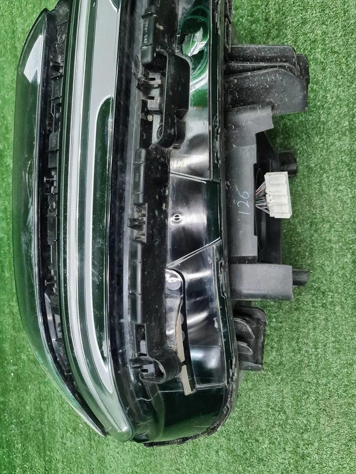 Битая Фара правая Genesis GV80 (2020-2023) LED