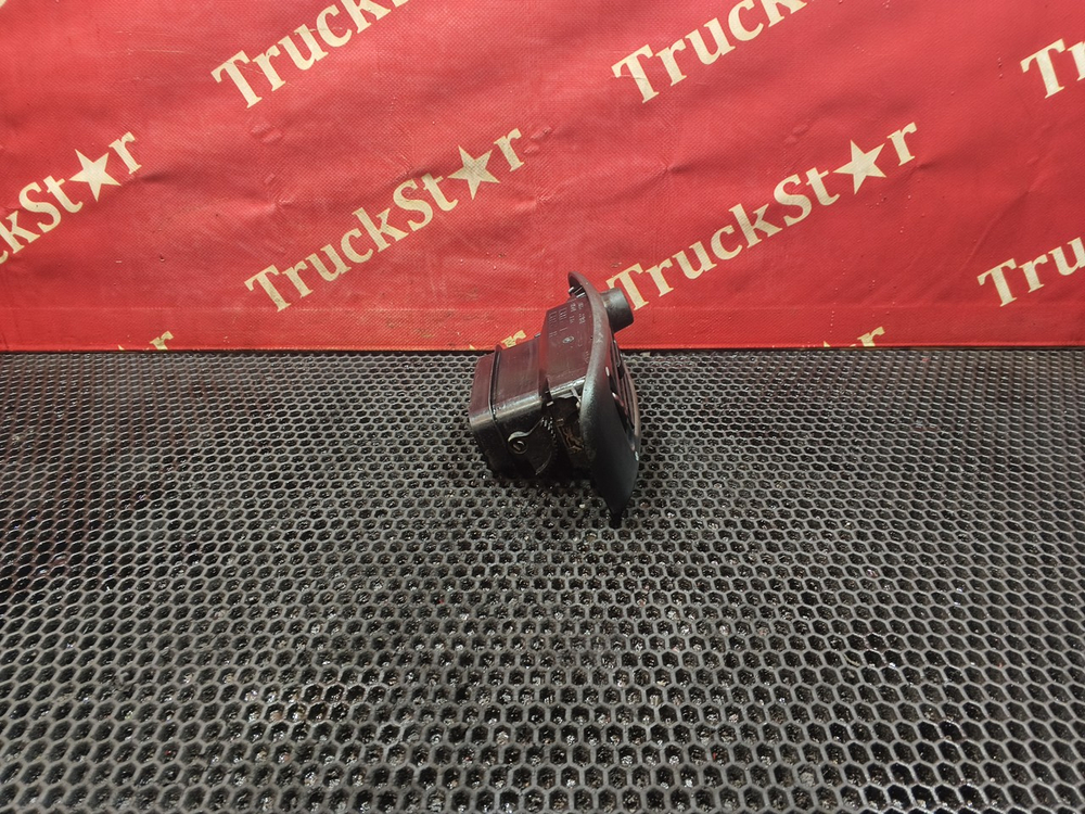 Дефлектор воздушный левый 2018г.