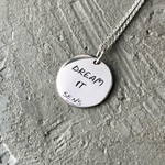 подвеска с надписью (на английском языке)