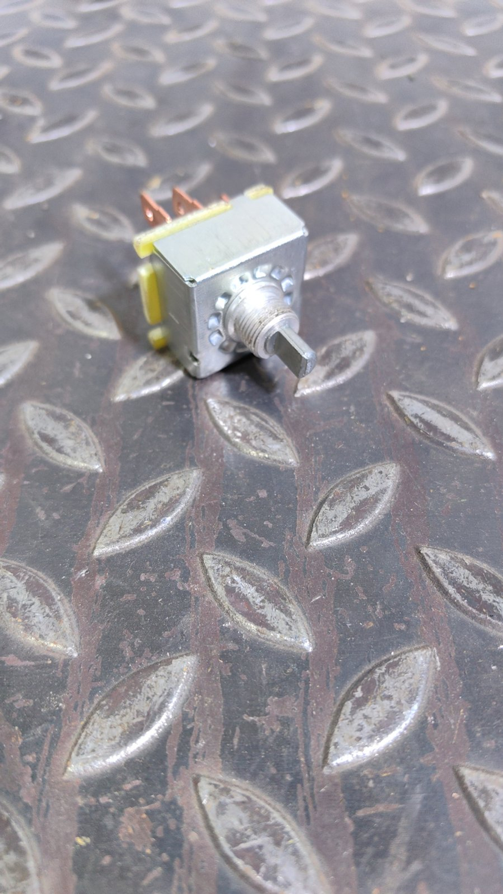 Переключатель 11709697 оборотов печки