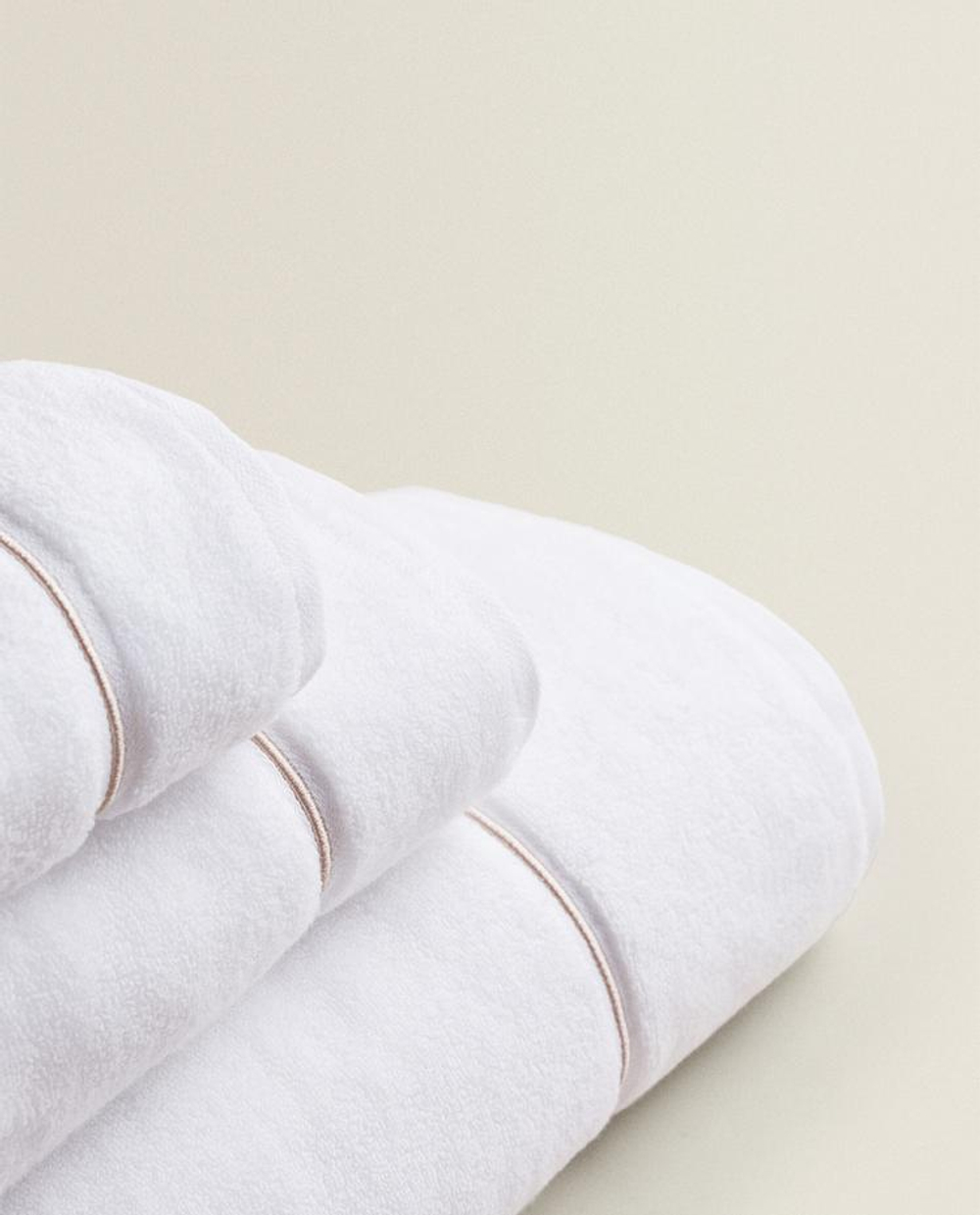 ZARA HOME ПОЛОТЕНЦЕ ДЛЯ ВАННОЙ С ВЫШИВКОЙ, БЕЖЕВЫЙ