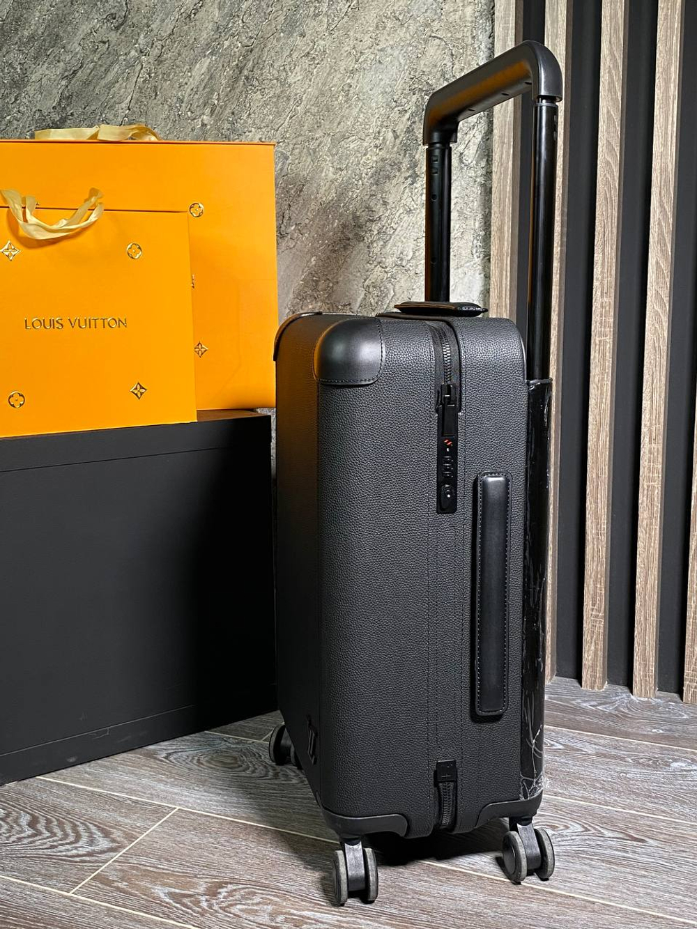 Чемодан Louis Vuitton