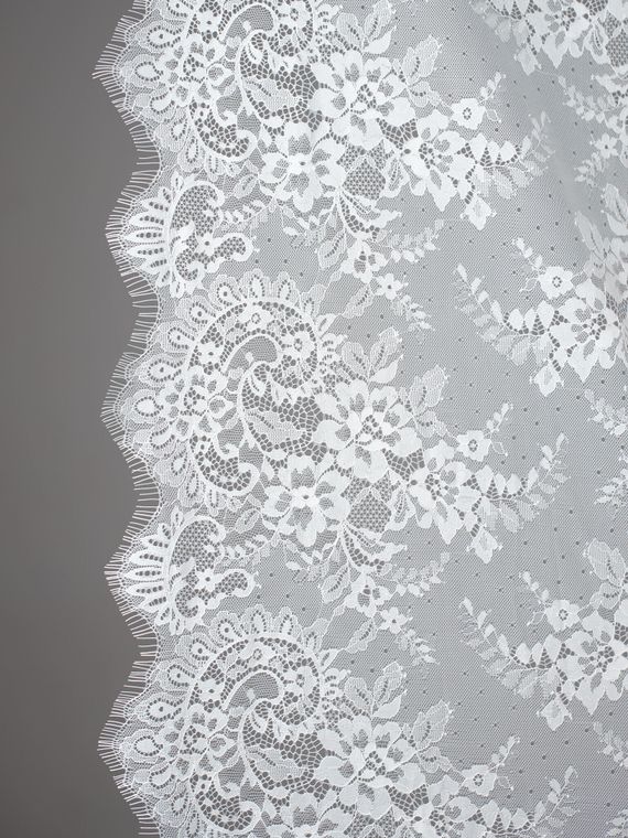 07-01 Кружево реснички (шантильи) широкое, 45 см, айвори 004