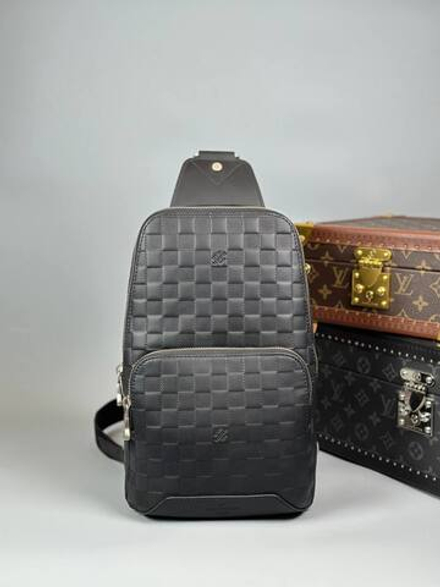 Сумка-слинг Louis Vuitton