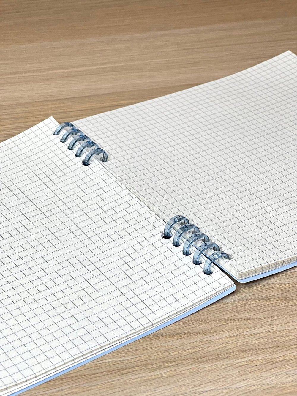 Блокнот квадратный в клетку 60л 195х210 мм голубой (8808-018)