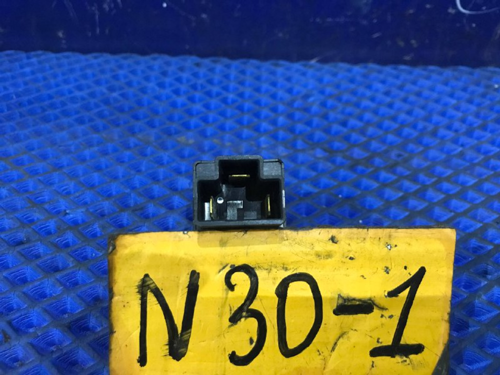 Реле поворотов NISSAN R’NESSA 1999
