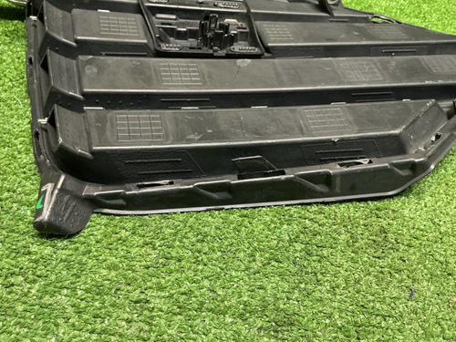 Решетка перед. бампера VW Touareg 3 (18-23) R-line