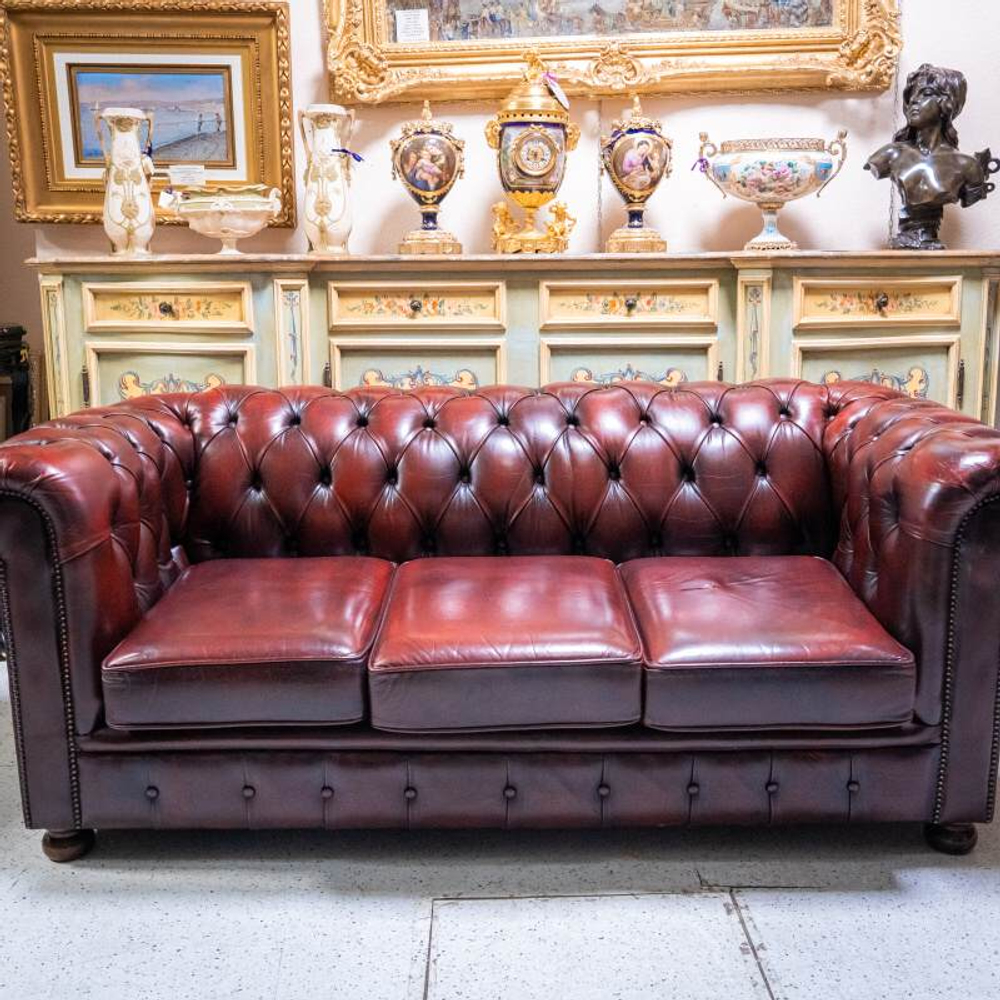 Диван в стиле Честерфильд