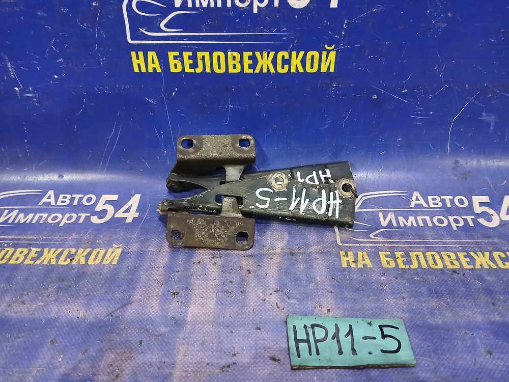 Петля капота правая NISSAN PRIMERA 1998