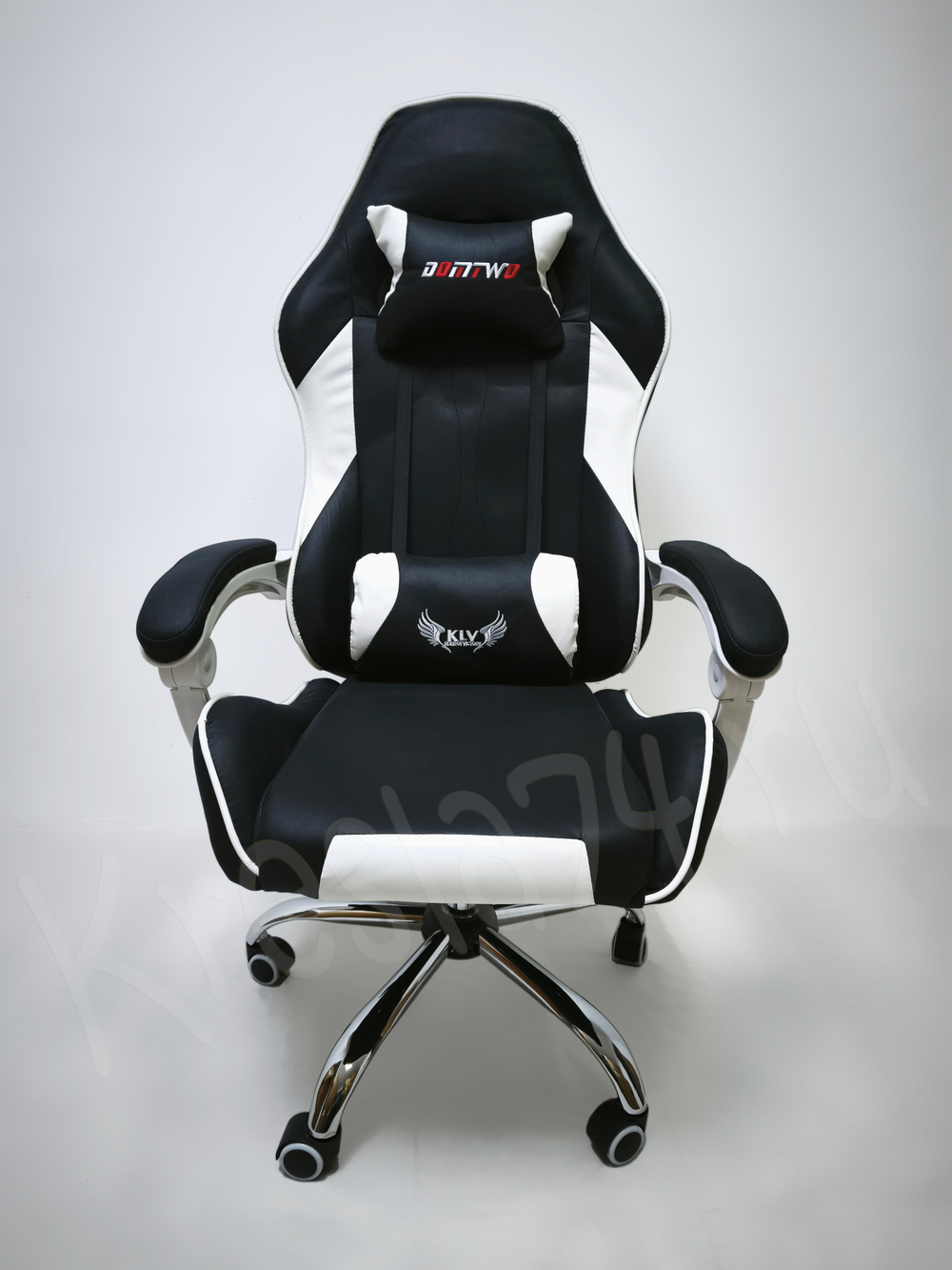 Геймерское кресло из ткани черного цвета