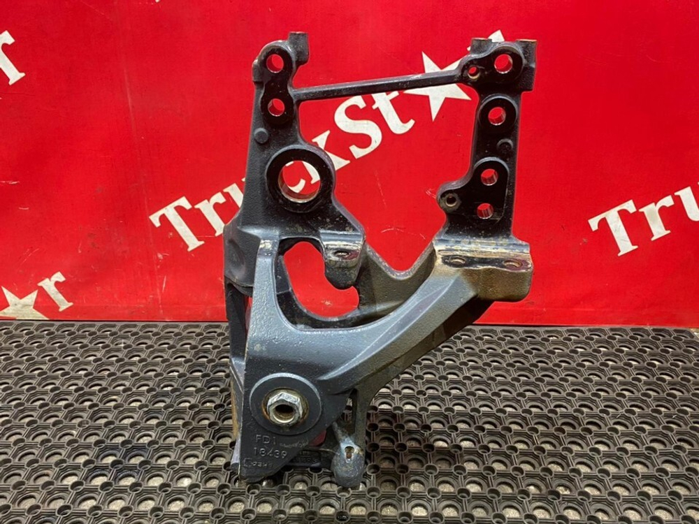 Кронштейн рессоры передней правый 2019г.