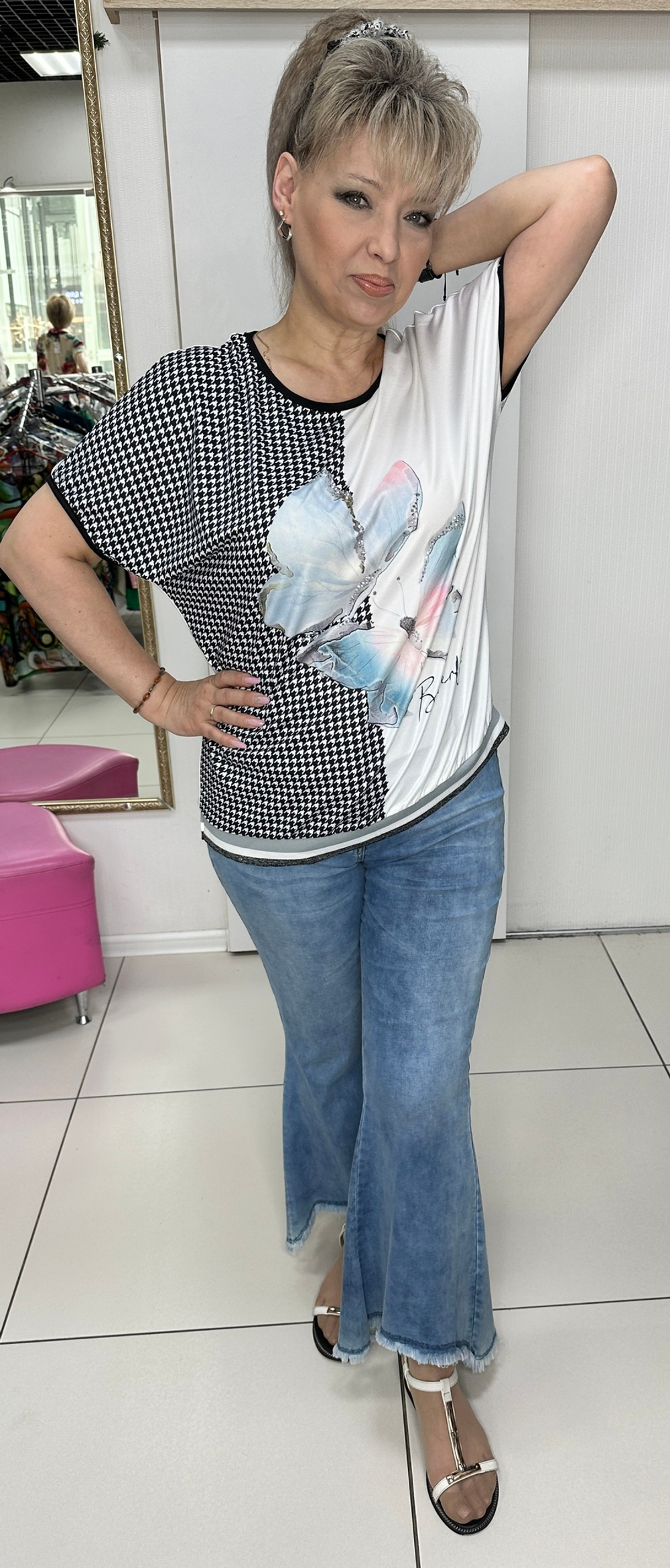 Красивый блузон с "гусиным" принтом и бабочками