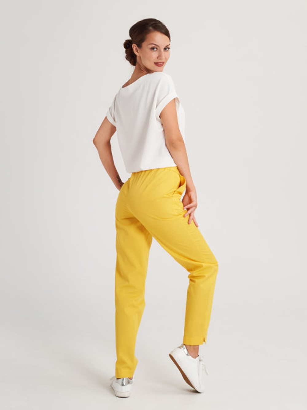 Желтые женские брюки