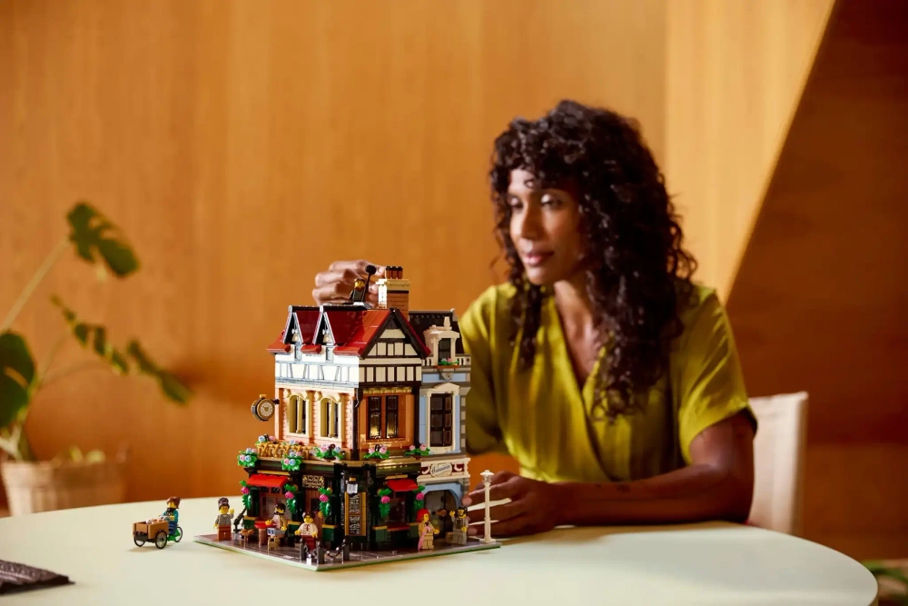 Конструктор LEGO Icons 10350 Уголок в стиле Тюдоров