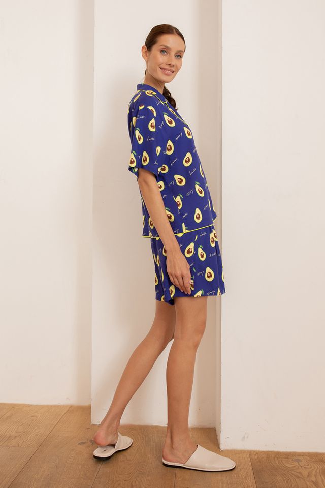 Фиолетовые шорты с принтом авокадо