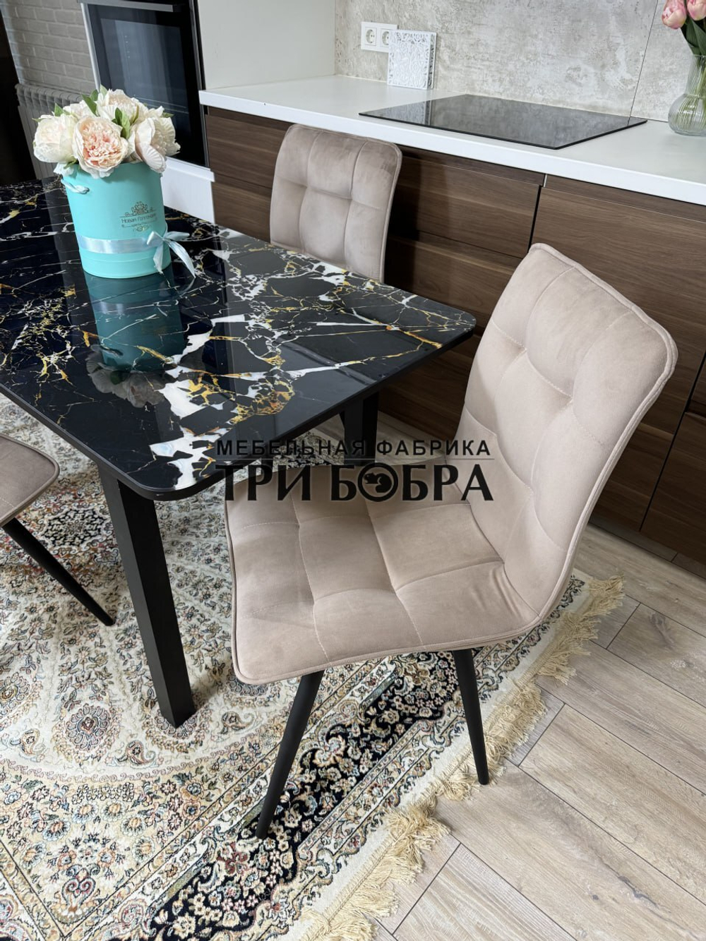 Стеклянный раздвижной стол "Черный мрамор" и стулья "ГУЧИ" капучино