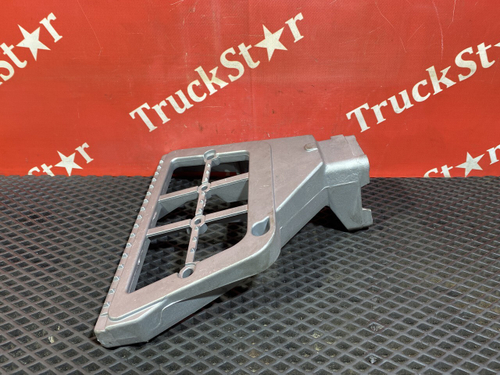 Кронштейн корпуса подножки левого