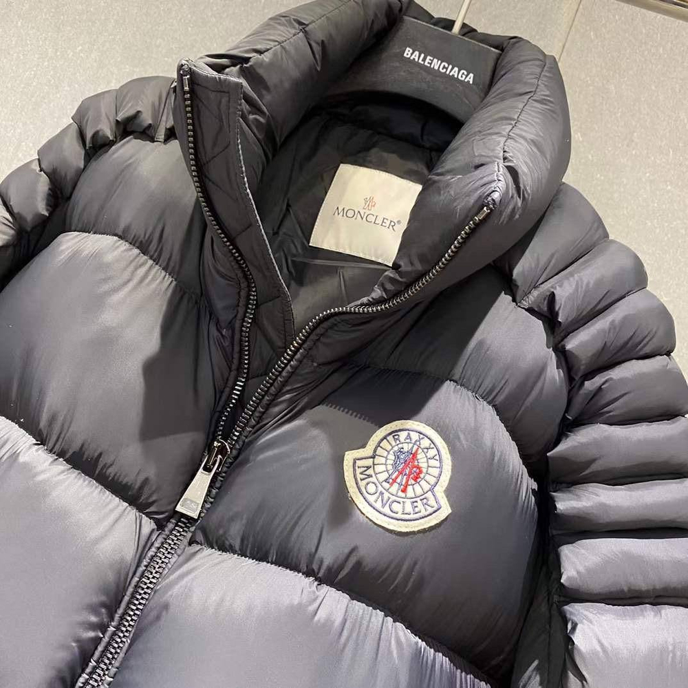 Пуховик Moncler