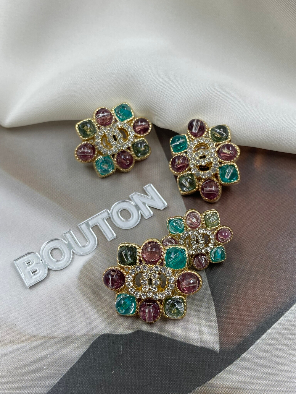 Пуговицы Шан. в форме цветка с розовыми и зелеными стразами