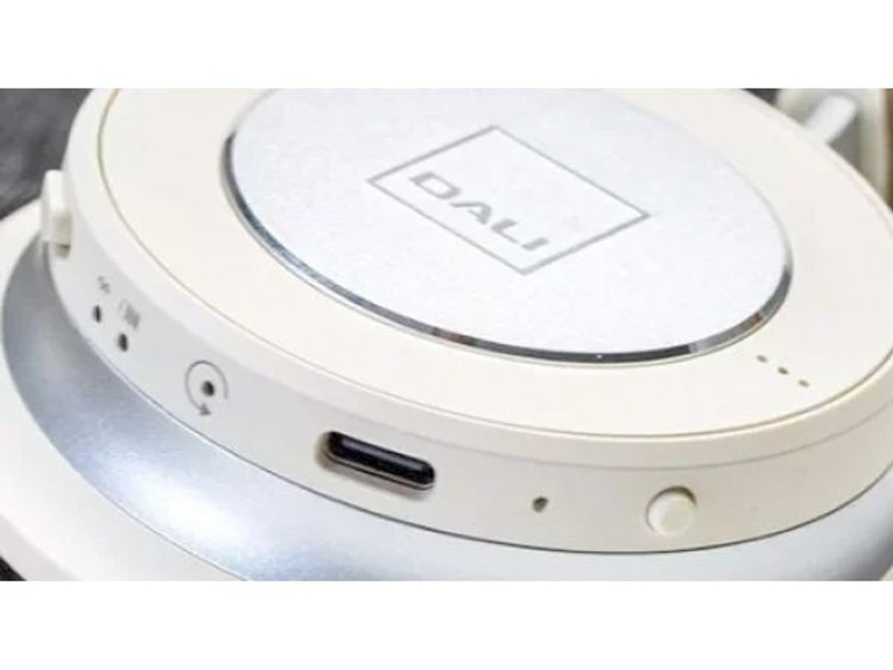 Активные наушники Dali IO-4 Chalk White